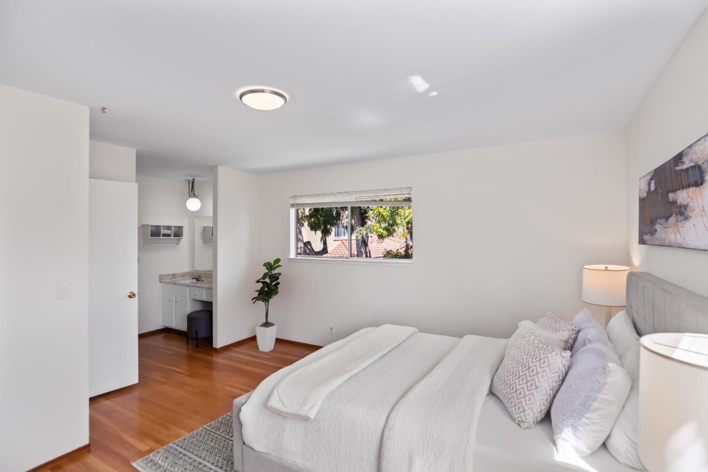 Detail Gallery Image 24 of 31 For 731 Liverpool Way, Sunnyvale,  CA 94087 - 5 Beds | 2/1 Baths