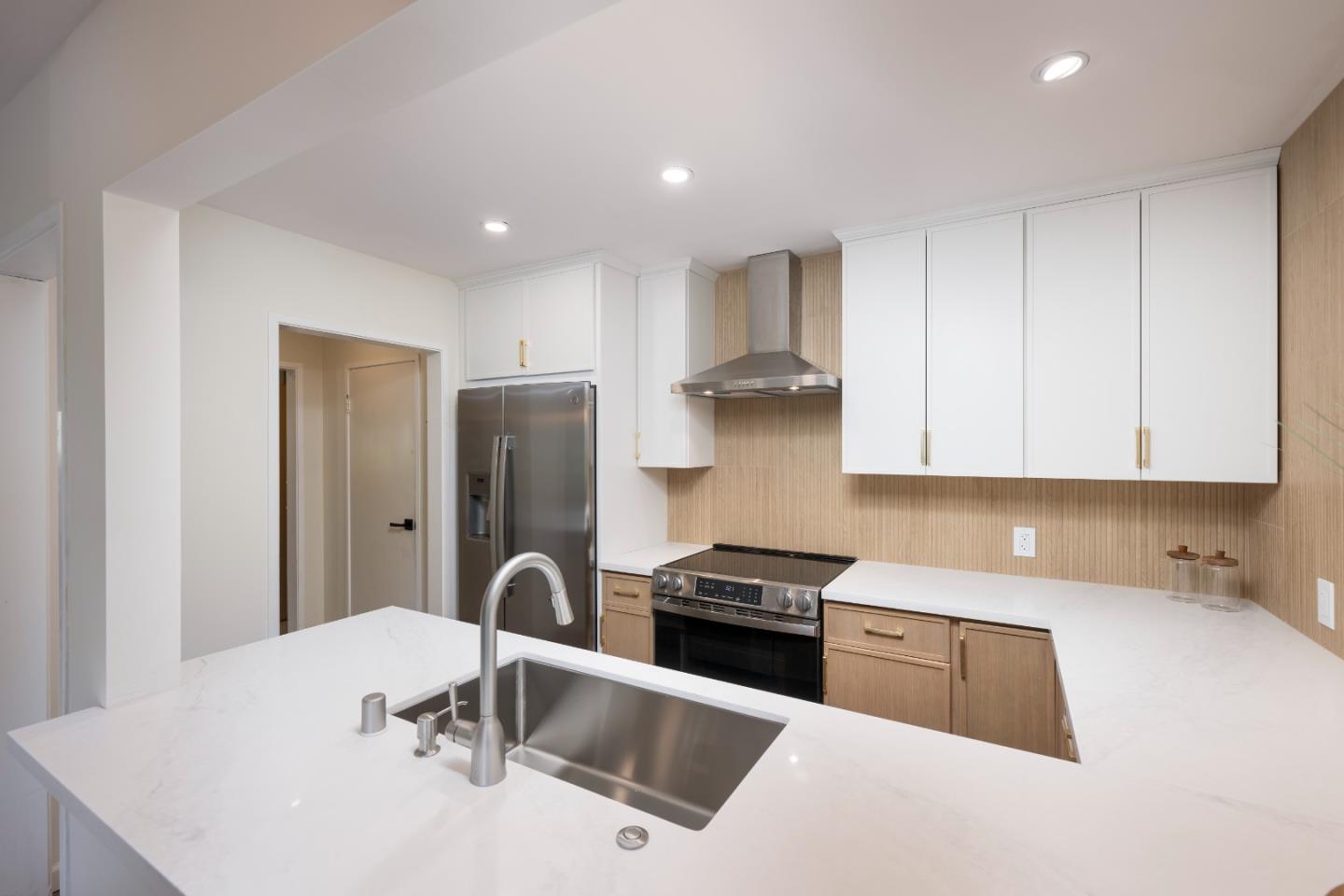 Detail Gallery Image 4 of 22 For 928 Peninsula Ave #312,  San Mateo,  CA 94401 - 2 Beds | 2 Baths