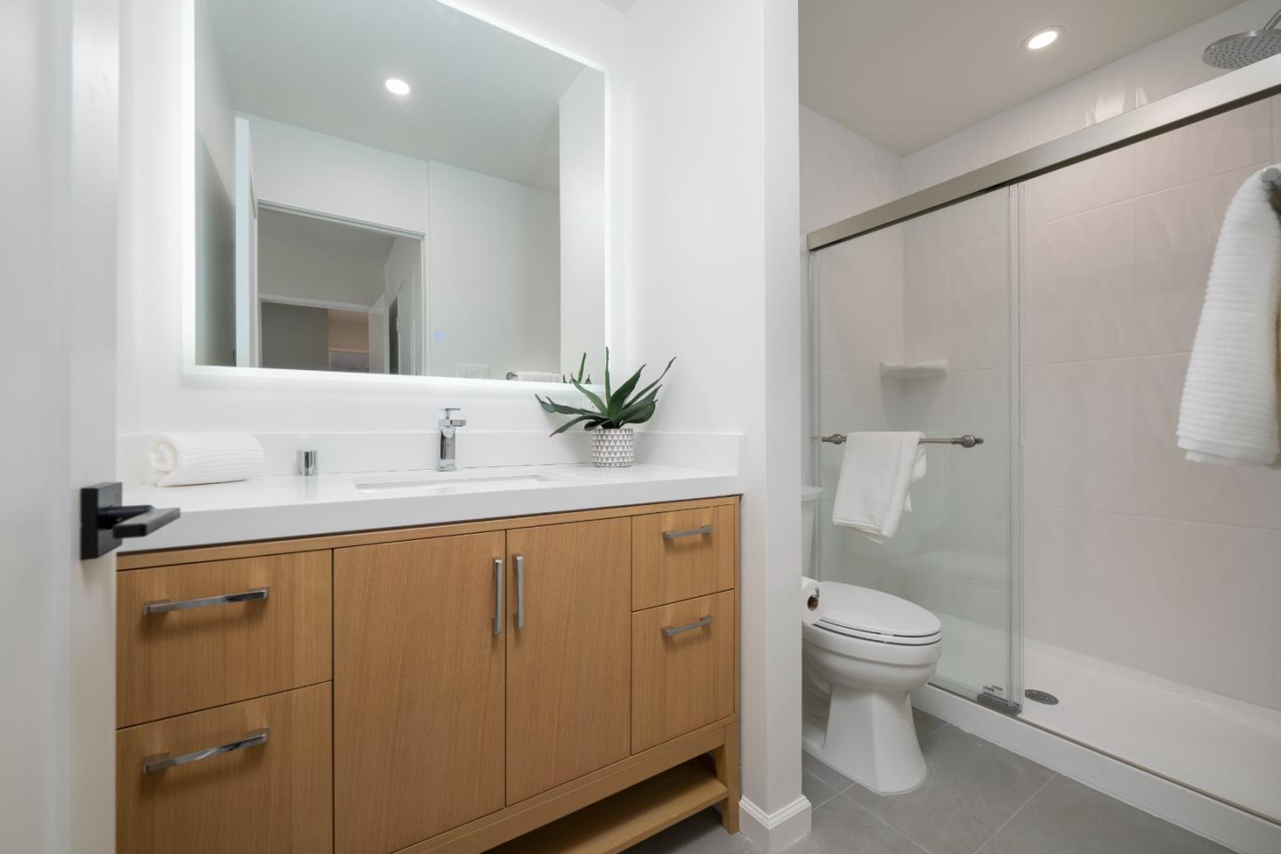 Detail Gallery Image 9 of 22 For 928 Peninsula Ave #312,  San Mateo,  CA 94401 - 2 Beds | 2 Baths