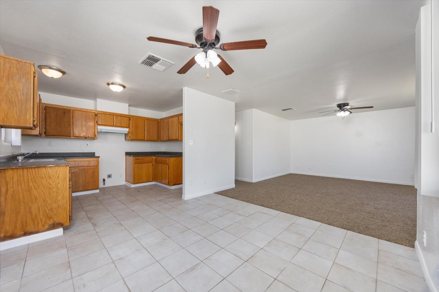 Detail Gallery Image 10 of 28 For 132 Center, Taft,  CA 93268 - 3 Beds | 1 Baths