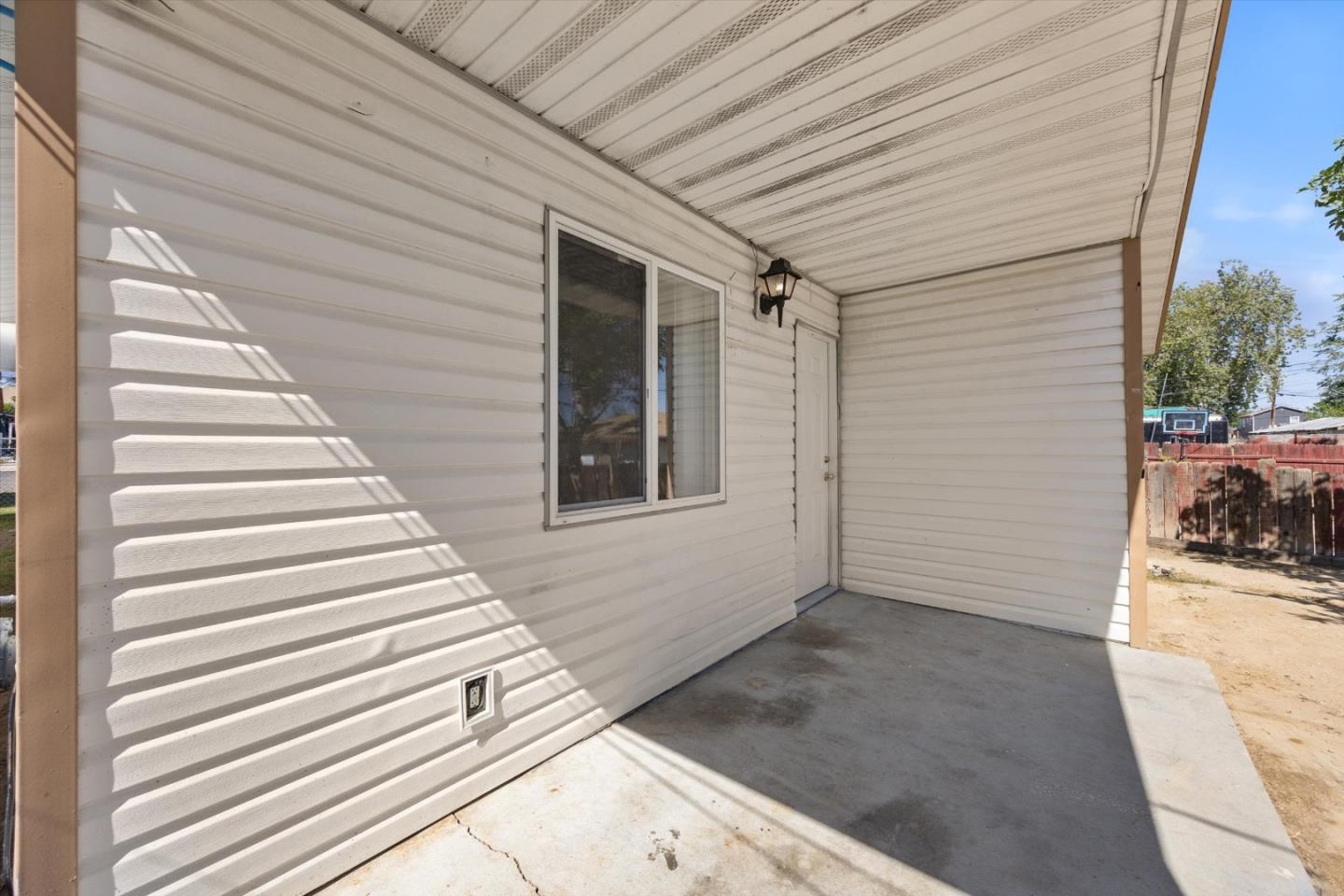 Detail Gallery Image 4 of 28 For 132 Center, Taft,  CA 93268 - 3 Beds | 1 Baths