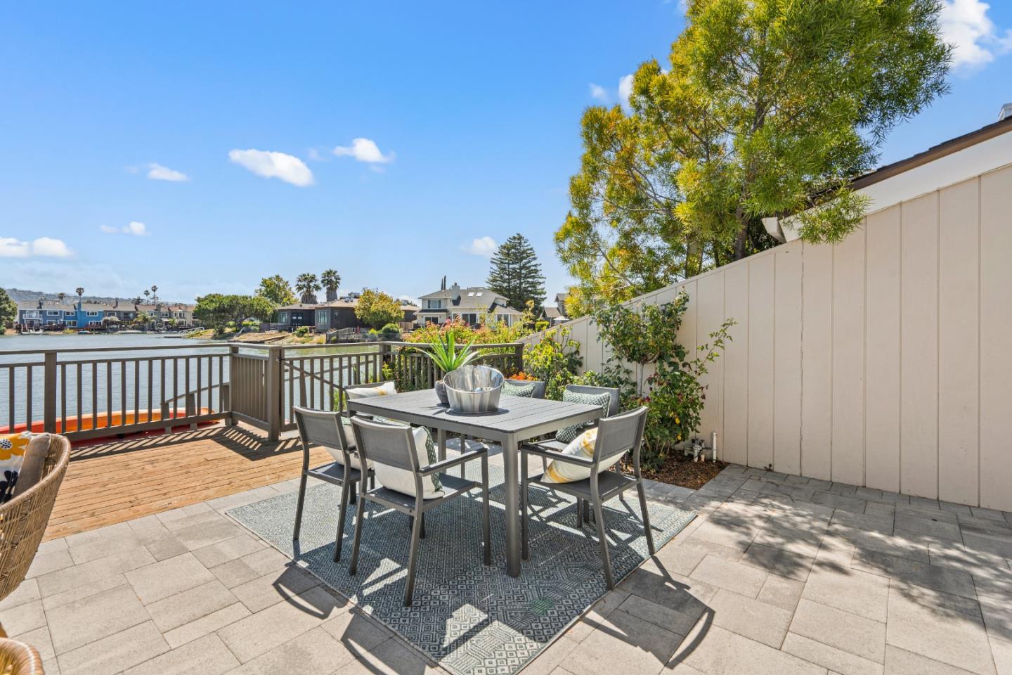 Detail Gallery Image 19 of 71 For 17 Spinnaker Pl, Redwood City,  CA 94065 - 3 Beds | 2/1 Baths