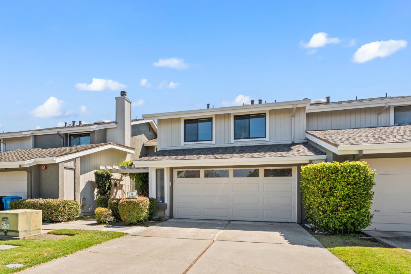 Detail Gallery Image 2 of 71 For 17 Spinnaker Pl, Redwood City,  CA 94065 - 3 Beds | 2/1 Baths