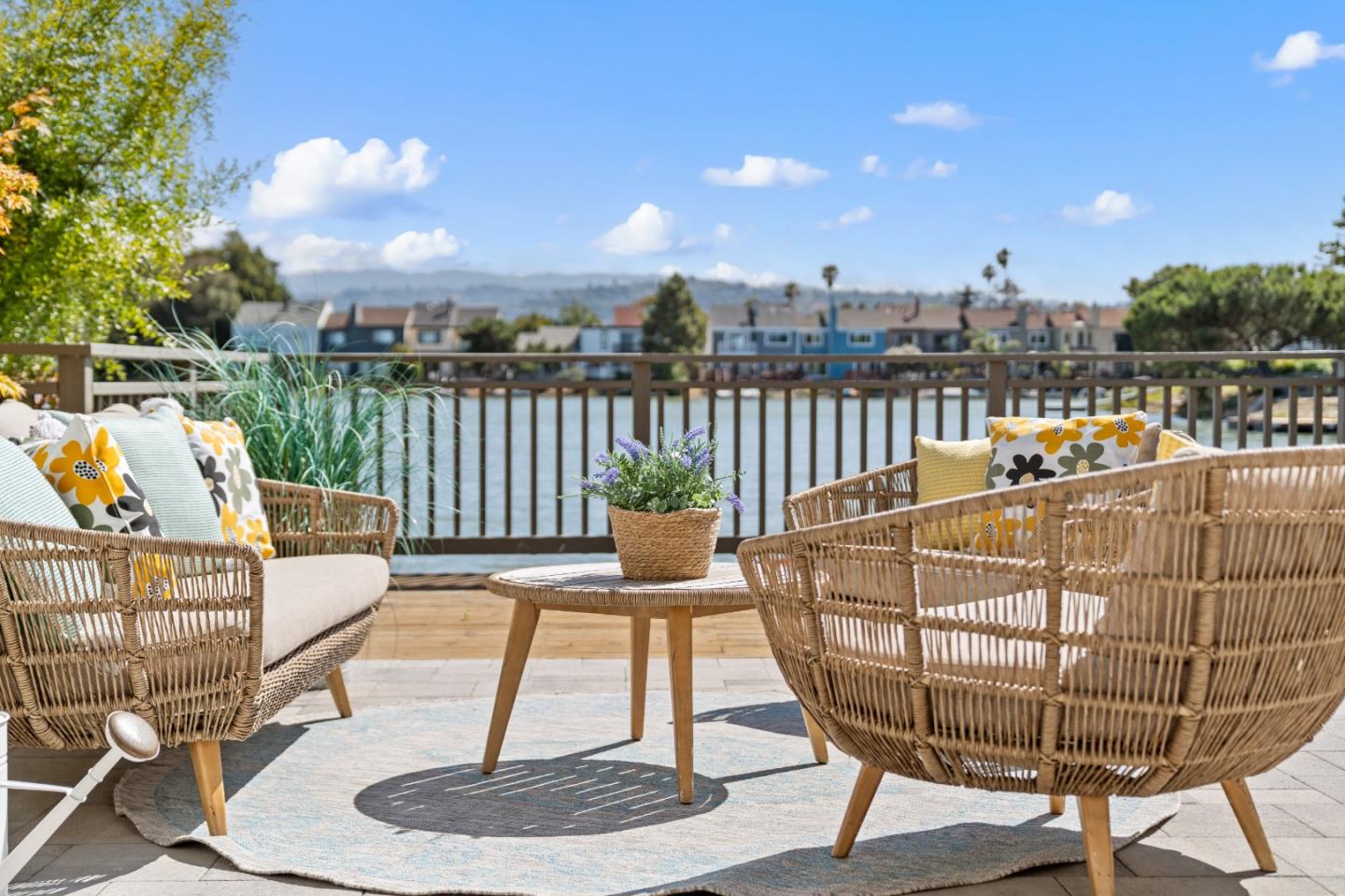 Detail Gallery Image 21 of 71 For 17 Spinnaker Pl, Redwood City,  CA 94065 - 3 Beds | 2/1 Baths