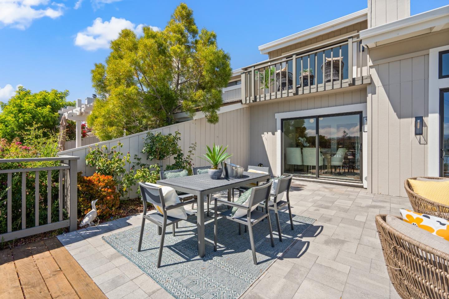 Detail Gallery Image 22 of 71 For 17 Spinnaker Pl, Redwood City,  CA 94065 - 3 Beds | 2/1 Baths