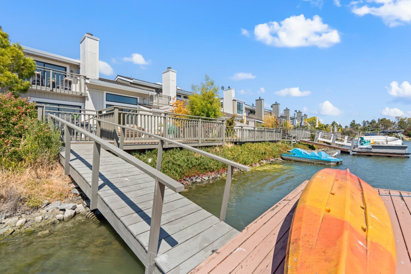 Detail Gallery Image 24 of 71 For 17 Spinnaker Pl, Redwood City,  CA 94065 - 3 Beds | 2/1 Baths