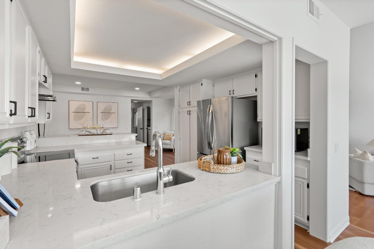 Detail Gallery Image 32 of 71 For 17 Spinnaker Pl, Redwood City,  CA 94065 - 3 Beds | 2/1 Baths