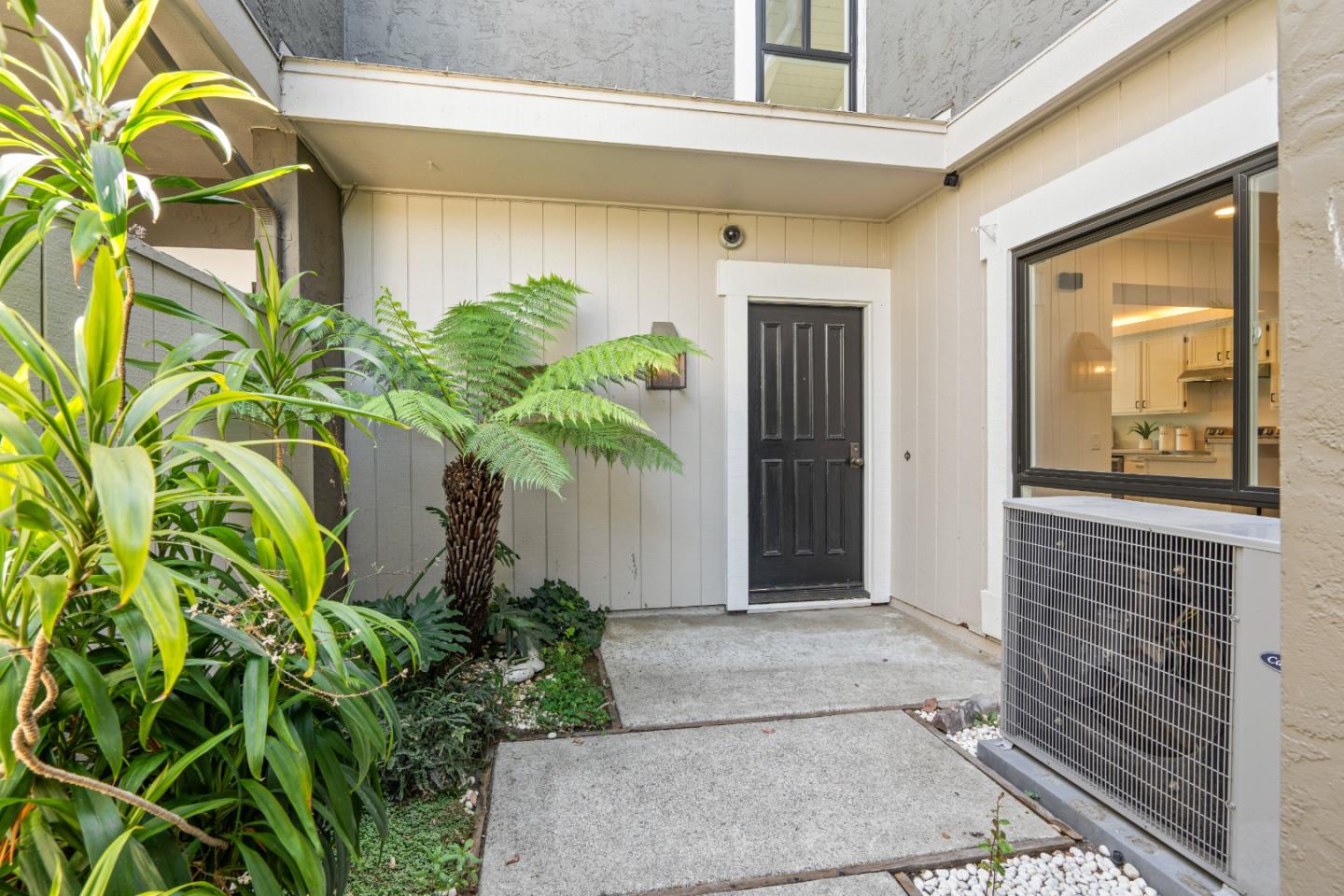 Detail Gallery Image 5 of 71 For 17 Spinnaker Pl, Redwood City,  CA 94065 - 3 Beds | 2/1 Baths