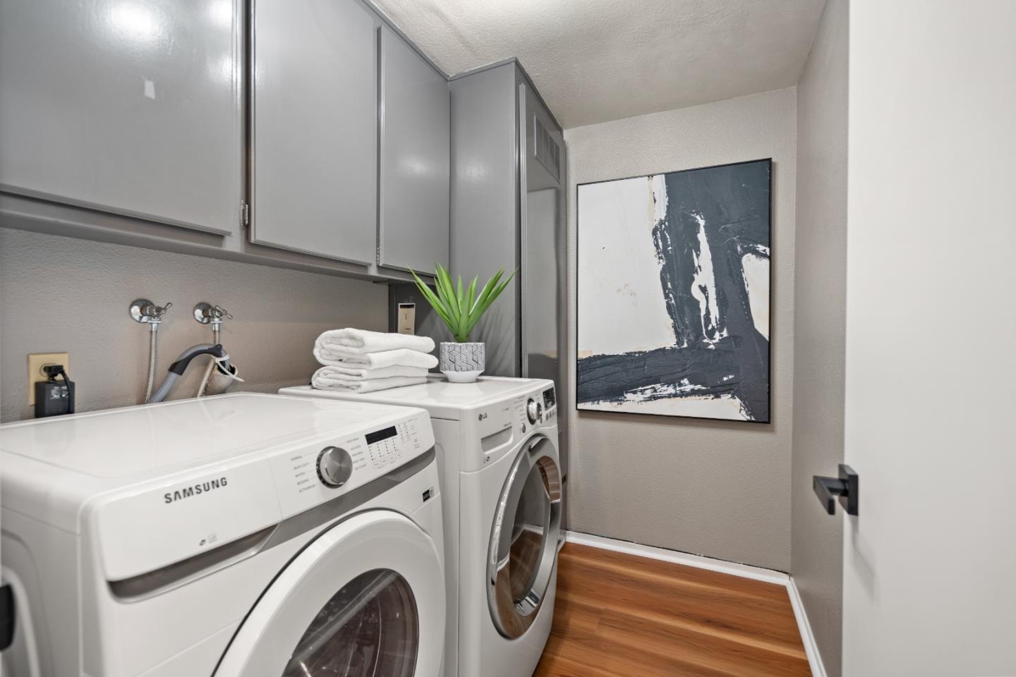 Detail Gallery Image 60 of 71 For 17 Spinnaker Pl, Redwood City,  CA 94065 - 3 Beds | 2/1 Baths