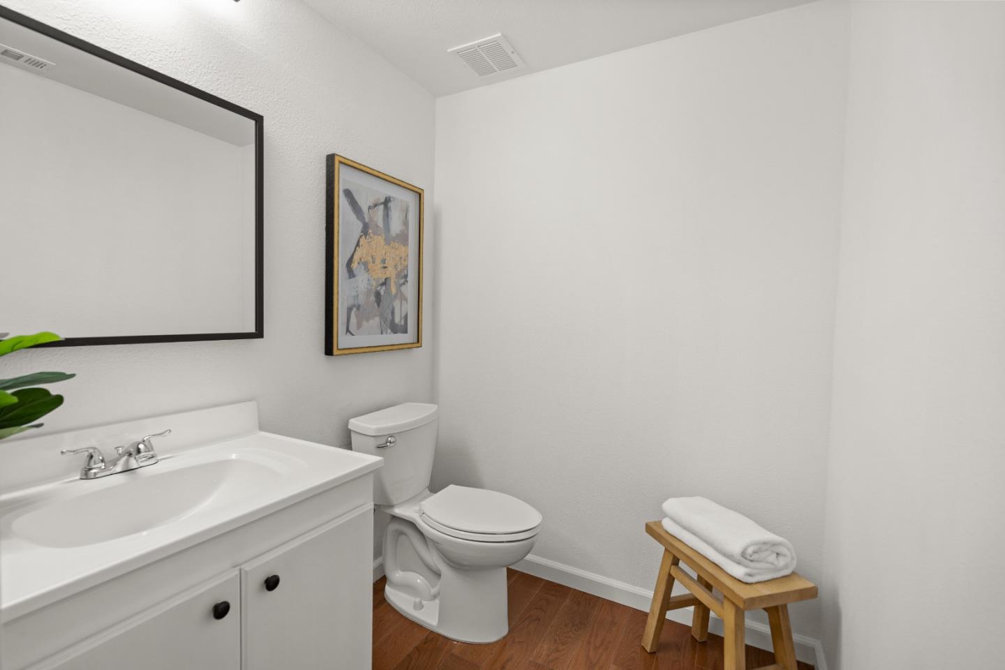 Detail Gallery Image 61 of 71 For 17 Spinnaker Pl, Redwood City,  CA 94065 - 3 Beds | 2/1 Baths