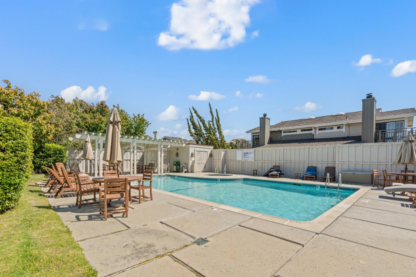 Detail Gallery Image 68 of 71 For 17 Spinnaker Pl, Redwood City,  CA 94065 - 3 Beds | 2/1 Baths