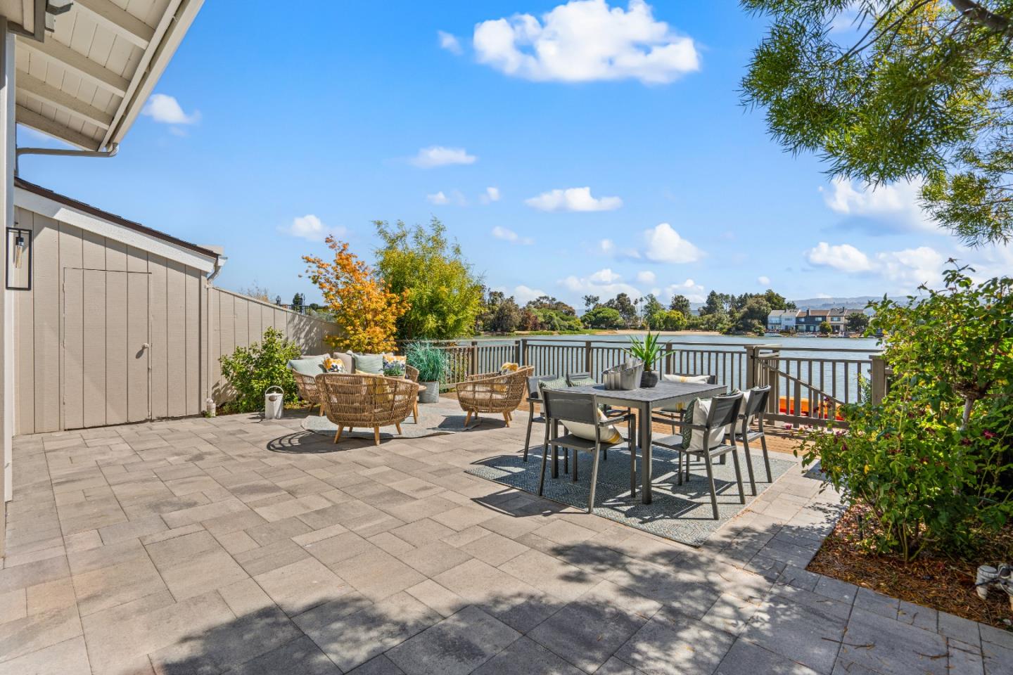 Detail Gallery Image 8 of 71 For 17 Spinnaker Pl, Redwood City,  CA 94065 - 3 Beds | 2/1 Baths