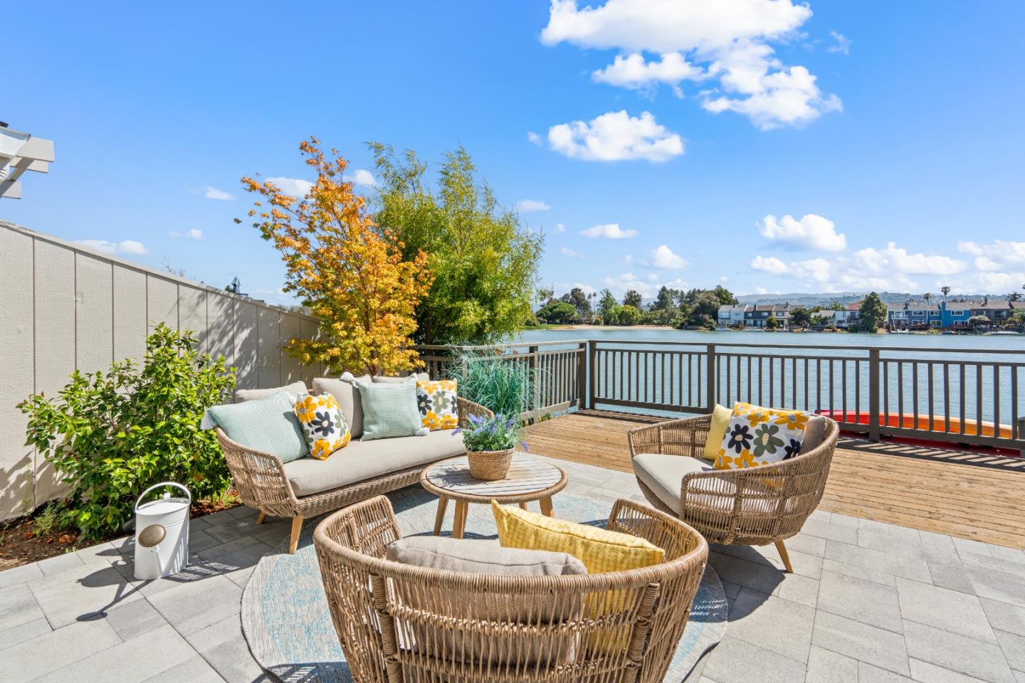 Detail Gallery Image 9 of 71 For 17 Spinnaker Pl, Redwood City,  CA 94065 - 3 Beds | 2/1 Baths