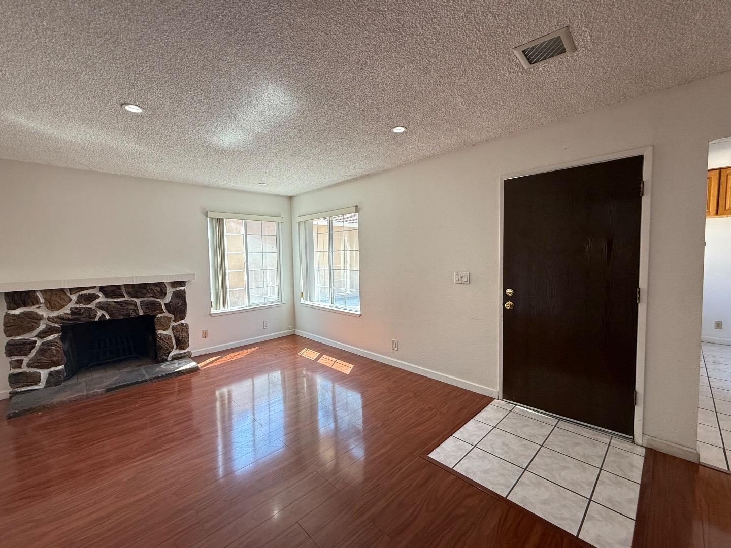 Detail Gallery Image 2 of 20 For 835 Saraband Way, San Jose,  CA 95122 - 3 Beds | 2 Baths