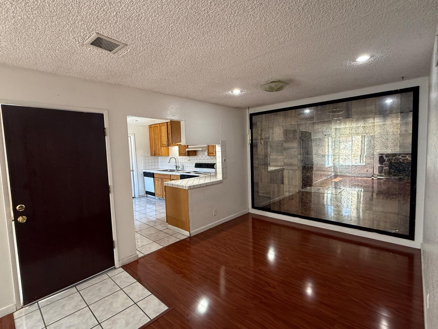 Detail Gallery Image 4 of 20 For 835 Saraband Way, San Jose,  CA 95122 - 3 Beds | 2 Baths