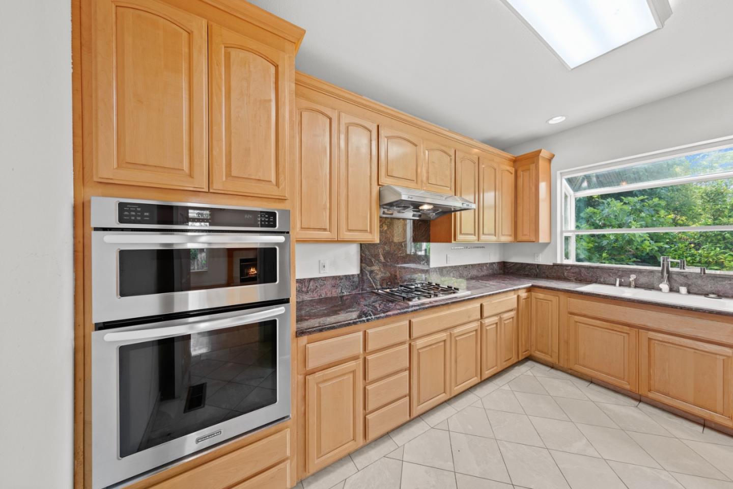 Detail Gallery Image 10 of 31 For 21818 Lomita Ave, Cupertino,  CA 95014 - 3 Beds | 3 Baths