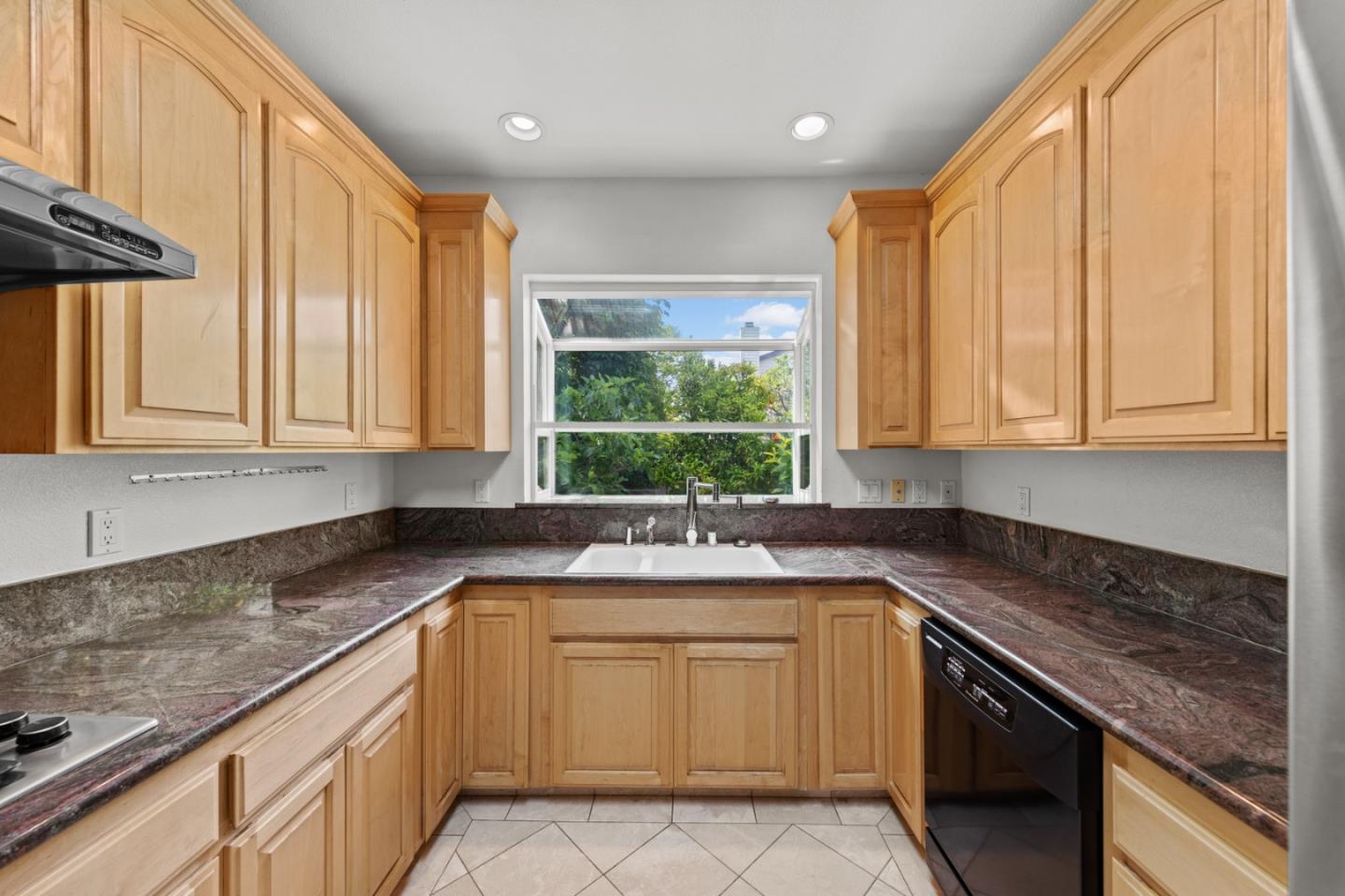 Detail Gallery Image 11 of 31 For 21818 Lomita Ave, Cupertino,  CA 95014 - 3 Beds | 3 Baths