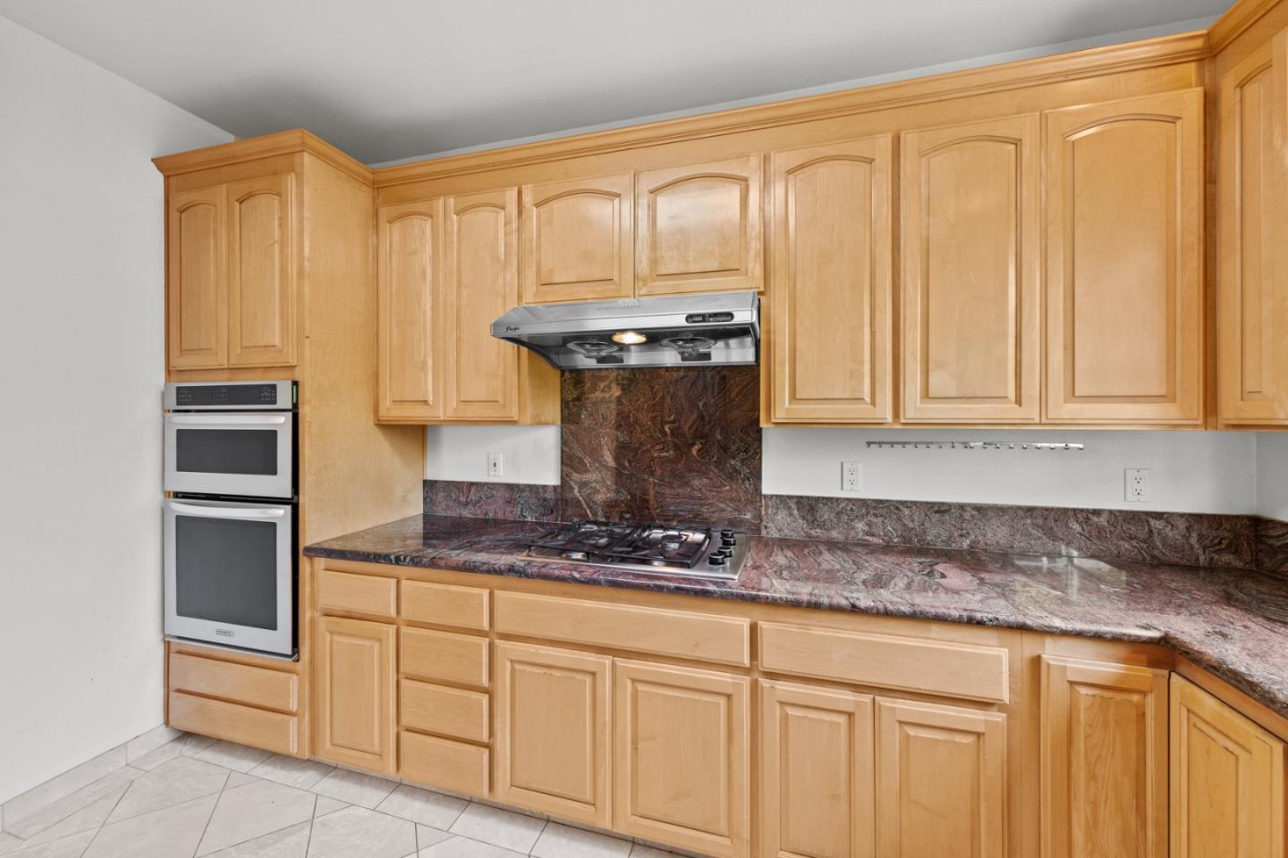 Detail Gallery Image 12 of 31 For 21818 Lomita Ave, Cupertino,  CA 95014 - 3 Beds | 3 Baths
