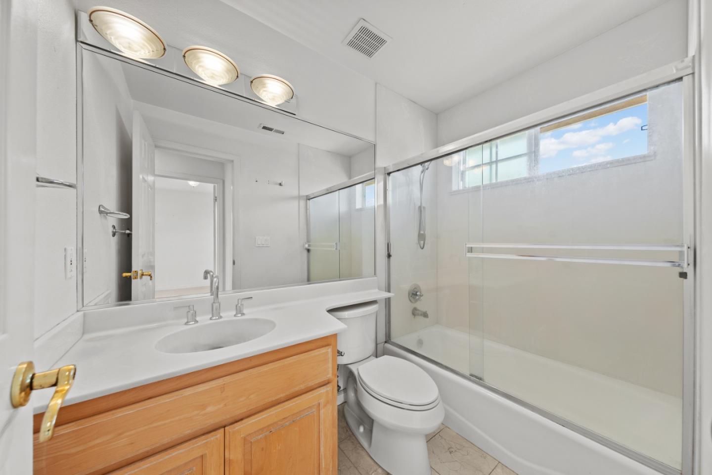 Detail Gallery Image 20 of 31 For 21818 Lomita Ave, Cupertino,  CA 95014 - 3 Beds | 3 Baths