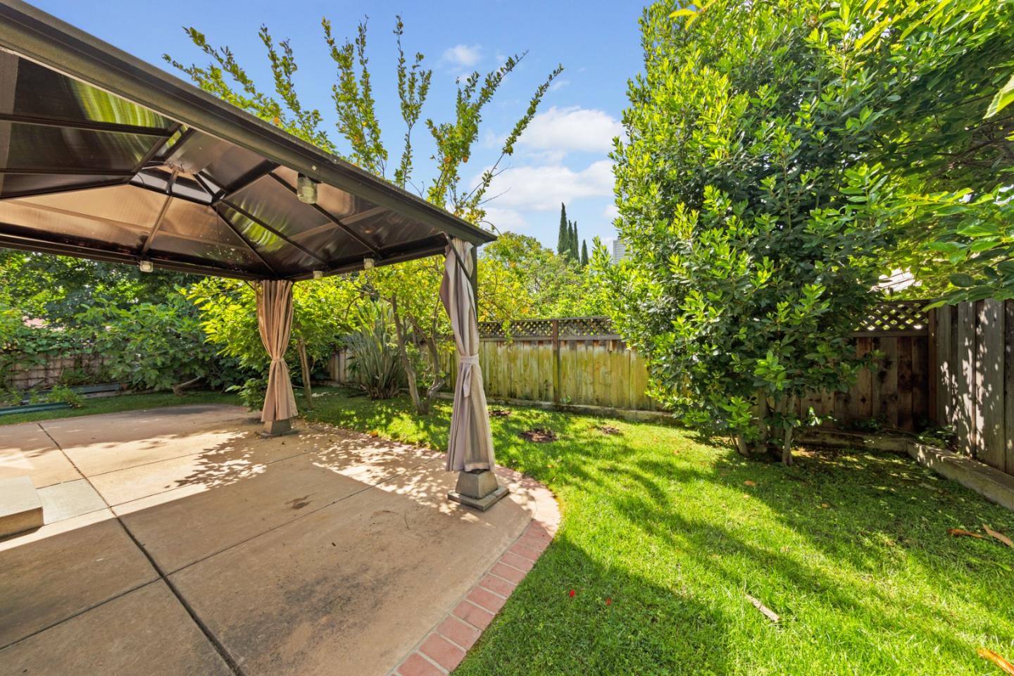 Detail Gallery Image 27 of 31 For 21818 Lomita Ave, Cupertino,  CA 95014 - 3 Beds | 3 Baths