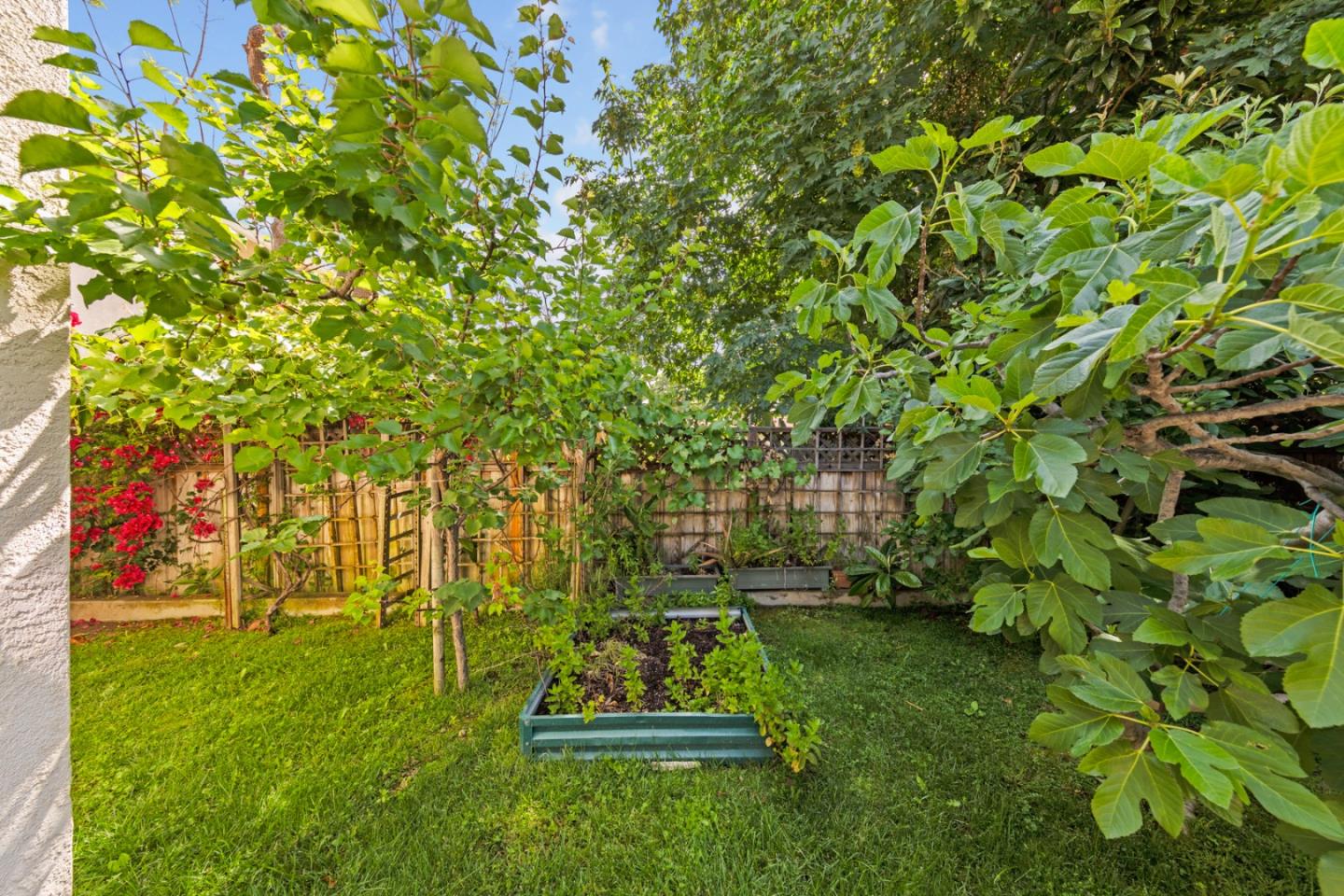 Detail Gallery Image 29 of 31 For 21818 Lomita Ave, Cupertino,  CA 95014 - 3 Beds | 3 Baths
