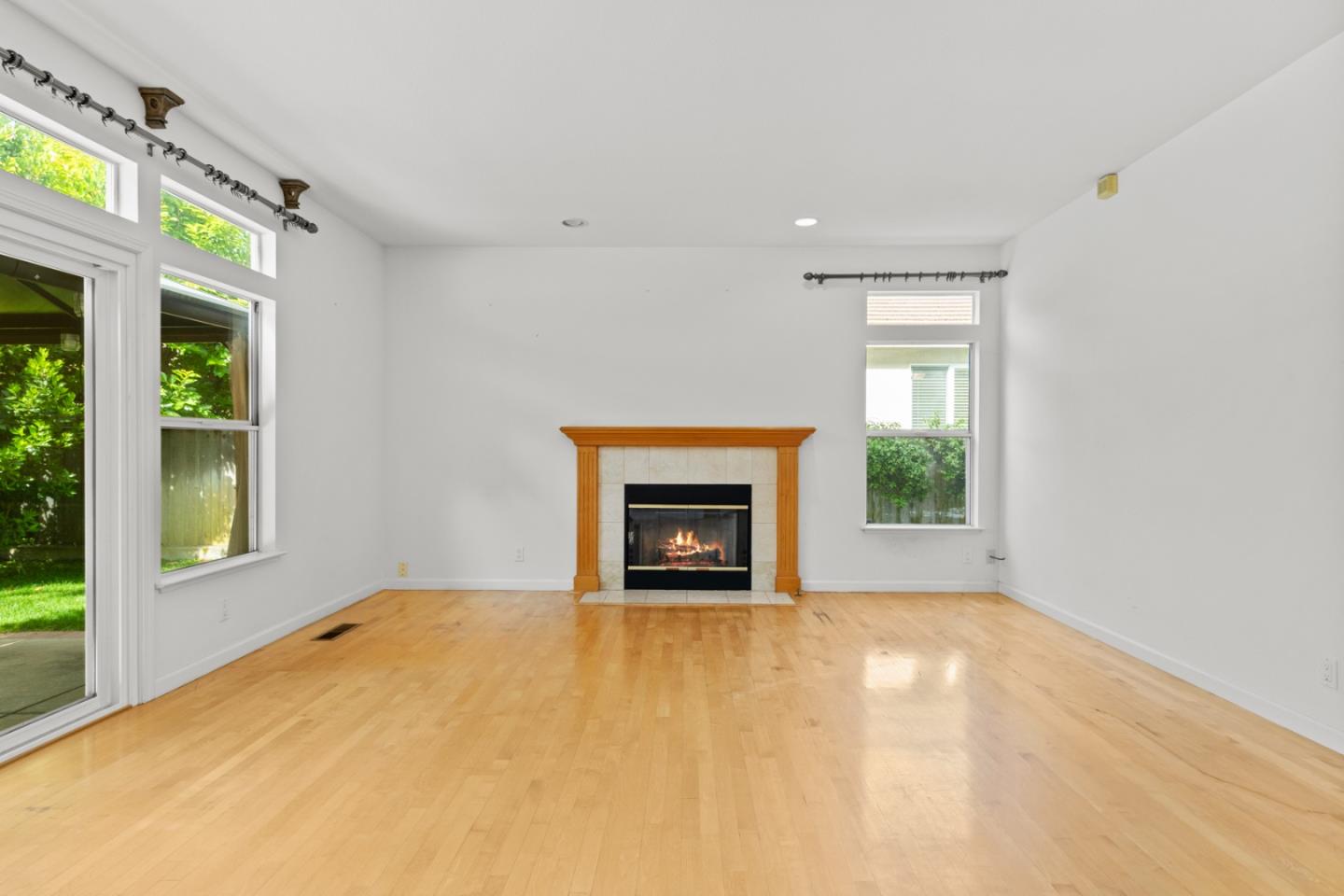 Detail Gallery Image 7 of 31 For 21818 Lomita Ave, Cupertino,  CA 95014 - 3 Beds | 3 Baths