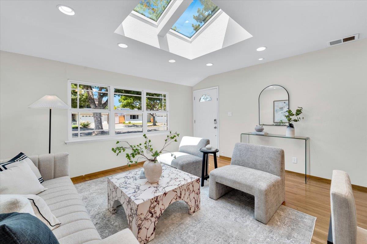 Detail Gallery Image 10 of 46 For 3392 Merrimac Dr, San Jose,  CA 95117 - 4 Beds | 2 Baths