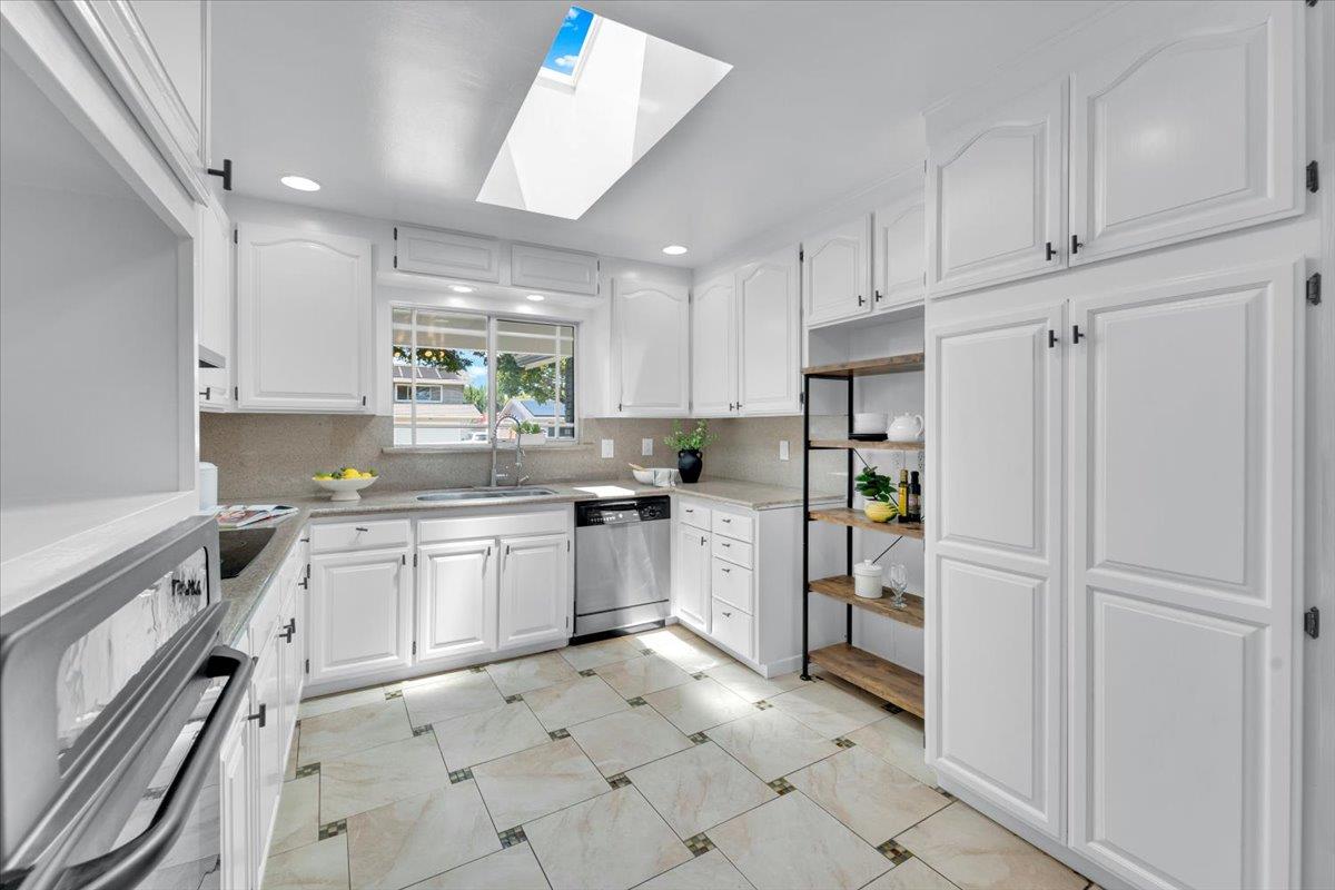 Detail Gallery Image 13 of 46 For 3392 Merrimac Dr, San Jose,  CA 95117 - 4 Beds | 2 Baths