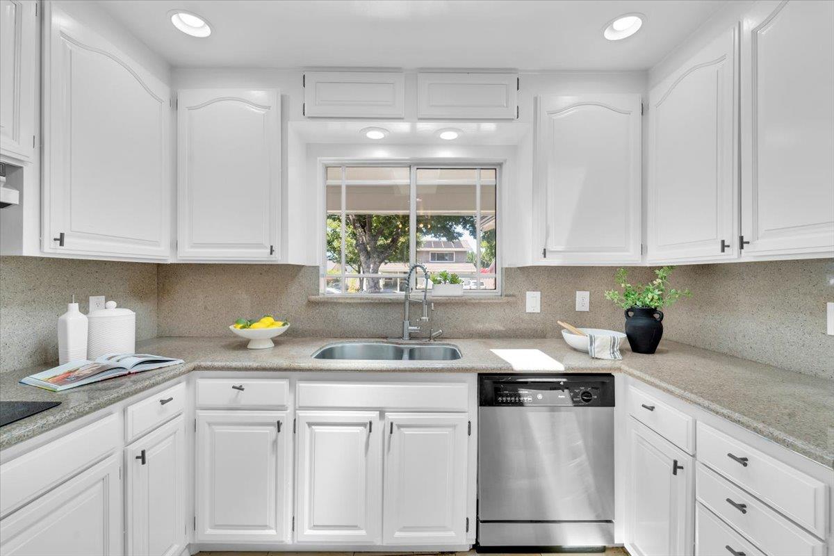 Detail Gallery Image 16 of 46 For 3392 Merrimac Dr, San Jose,  CA 95117 - 4 Beds | 2 Baths