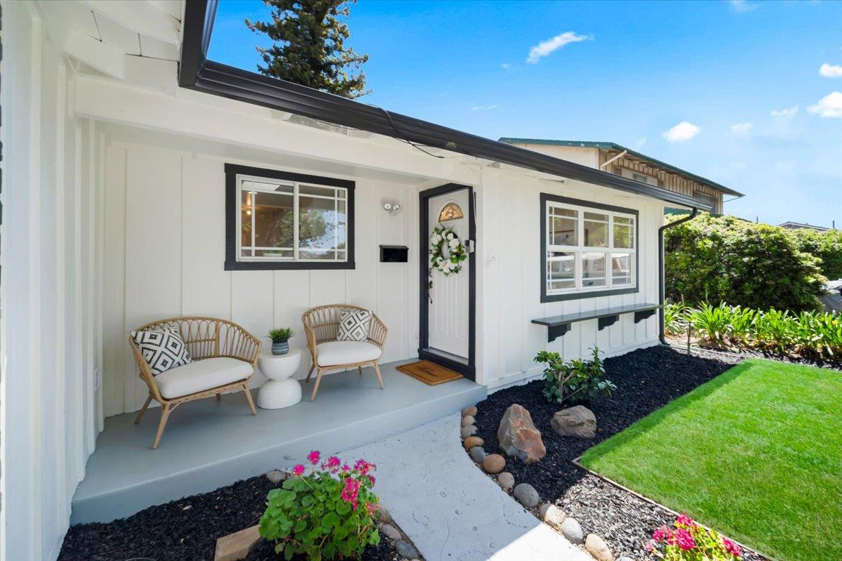 Detail Gallery Image 4 of 46 For 3392 Merrimac Dr, San Jose,  CA 95117 - 4 Beds | 2 Baths