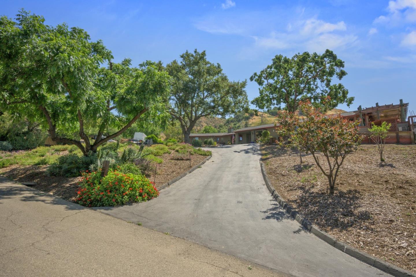Detail Gallery Image 6 of 77 For 15946 Camino Vista Way, San Jose,  CA 95127 - 4 Beds | 2/1 Baths