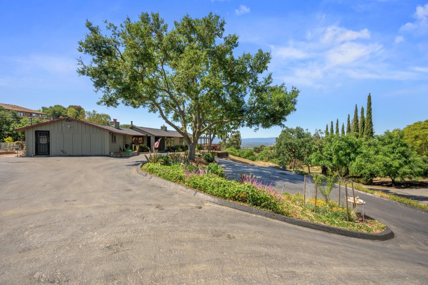 Detail Gallery Image 8 of 77 For 15946 Camino Vista Way, San Jose,  CA 95127 - 4 Beds | 2/1 Baths
