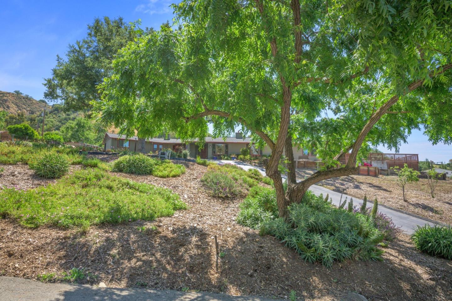 Detail Gallery Image 9 of 77 For 15946 Camino Vista Way, San Jose,  CA 95127 - 4 Beds | 2/1 Baths