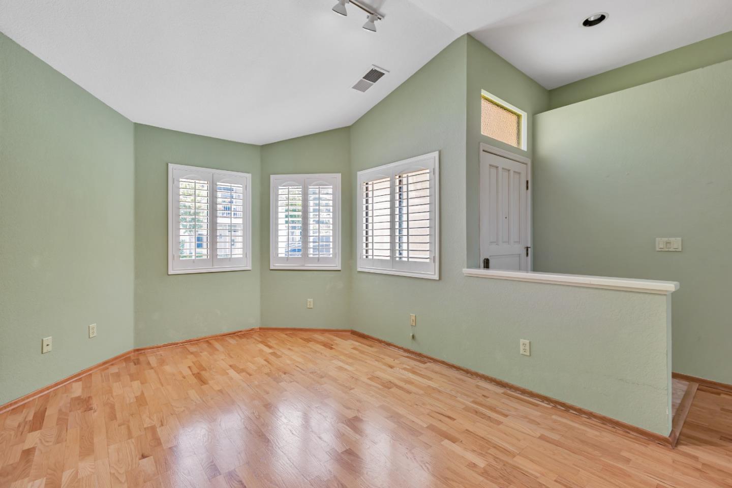 Detail Gallery Image 4 of 17 For 7713 Galloway Dr, San Jose,  CA 95135 - 2 Beds | 2 Baths