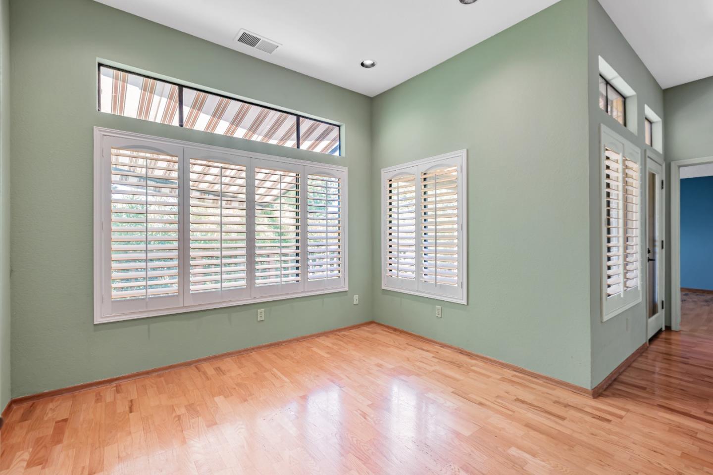 Detail Gallery Image 5 of 17 For 7713 Galloway Dr, San Jose,  CA 95135 - 2 Beds | 2 Baths