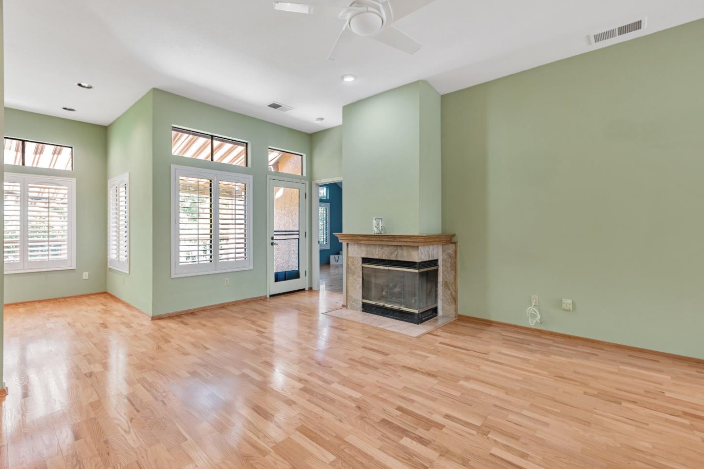 Detail Gallery Image 6 of 17 For 7713 Galloway Dr, San Jose,  CA 95135 - 2 Beds | 2 Baths