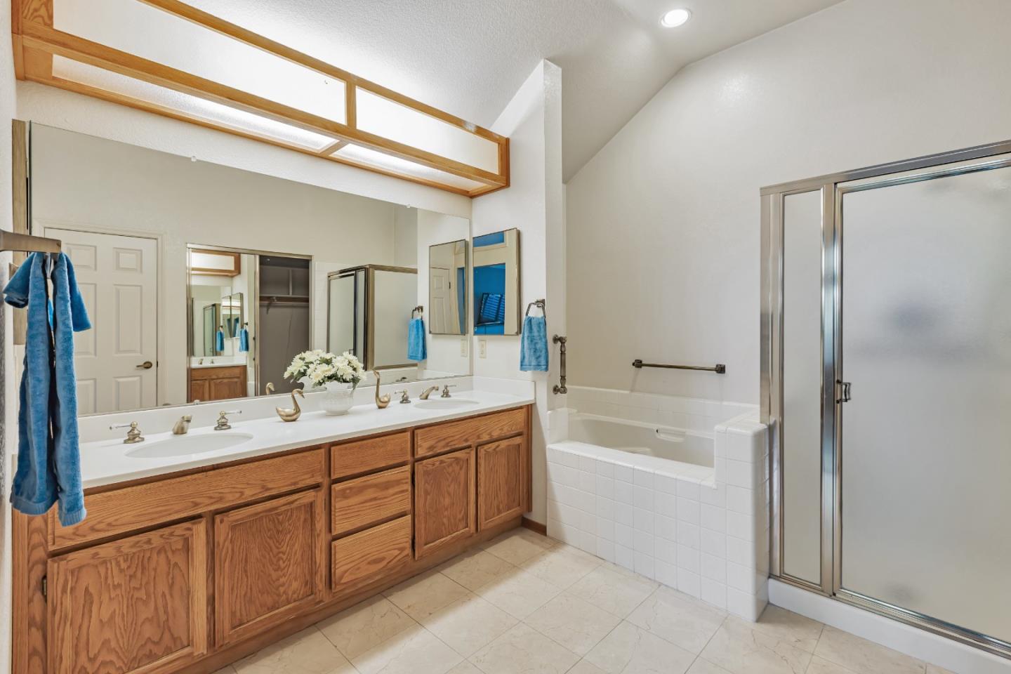 Detail Gallery Image 9 of 17 For 7713 Galloway Dr, San Jose,  CA 95135 - 2 Beds | 2 Baths