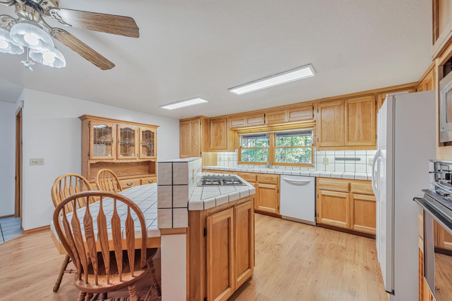 Detail Gallery Image 11 of 55 For 5753 Overland Way, Placerville,  CA 95667 - 3 Beds | 2/1 Baths
