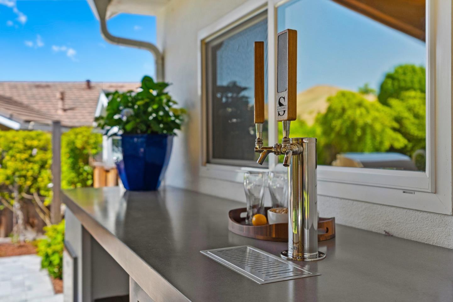 Detail Gallery Image 21 of 27 For 22390 Ortega Dr, Salinas,  CA 93908 - 4 Beds | 3 Baths