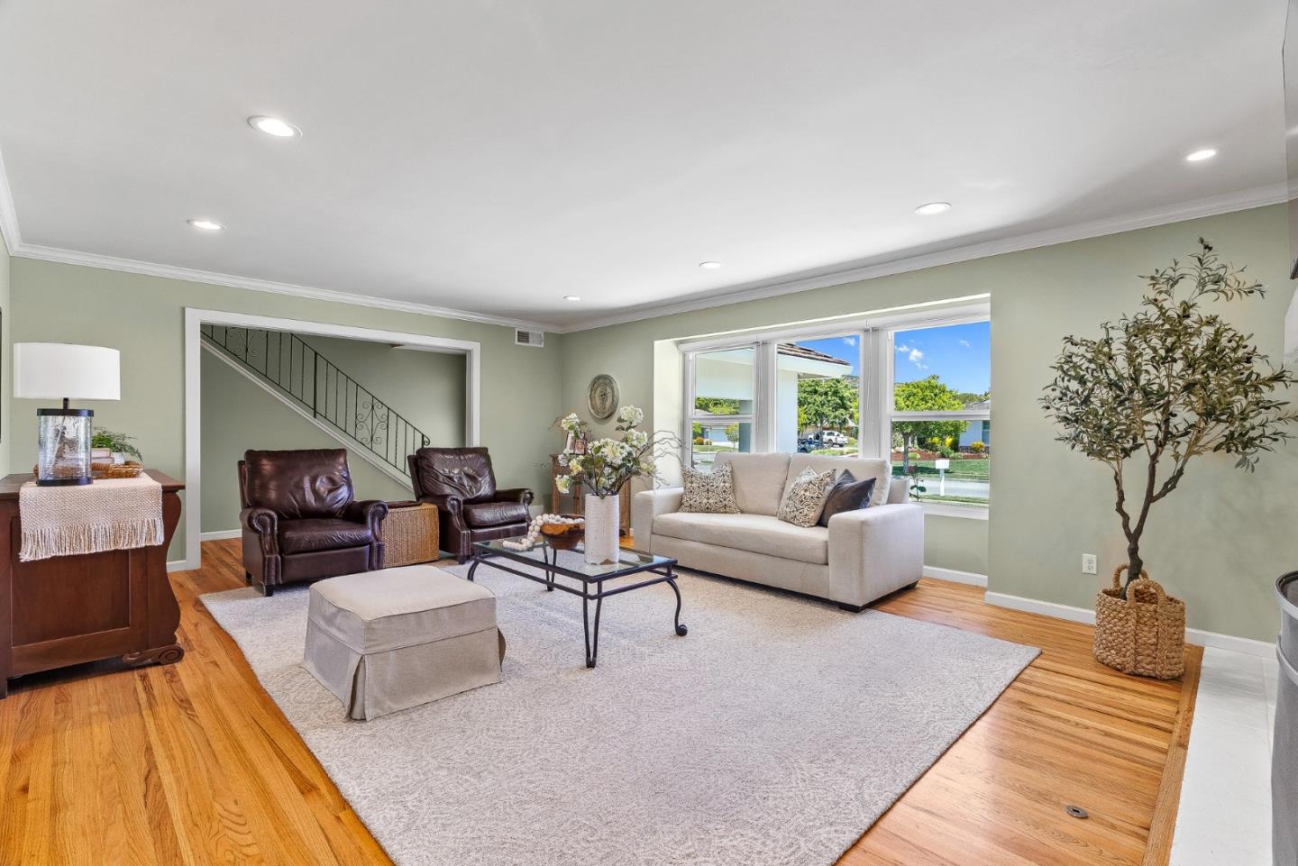 Detail Gallery Image 6 of 27 For 22390 Ortega Dr, Salinas,  CA 93908 - 4 Beds | 3 Baths