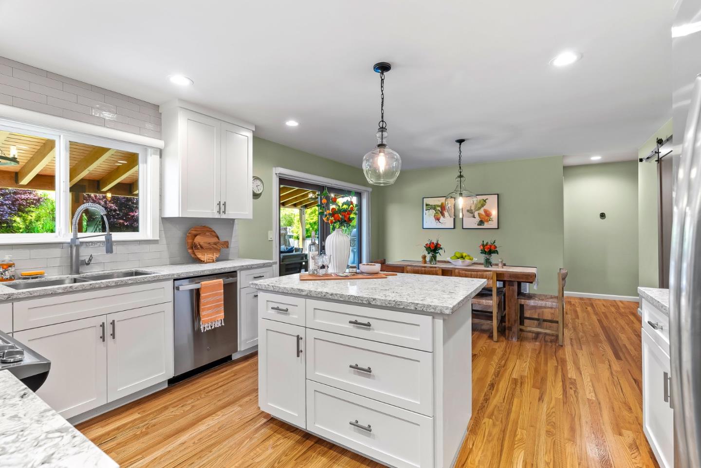 Detail Gallery Image 8 of 27 For 22390 Ortega Dr, Salinas,  CA 93908 - 4 Beds | 3 Baths