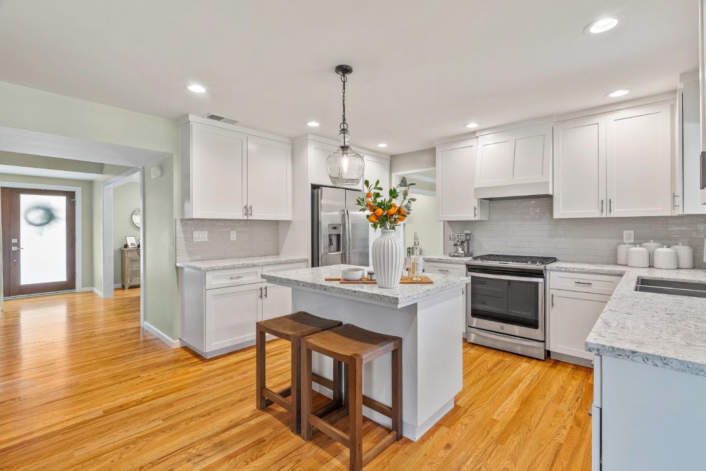 Detail Gallery Image 9 of 27 For 22390 Ortega Dr, Salinas,  CA 93908 - 4 Beds | 3 Baths