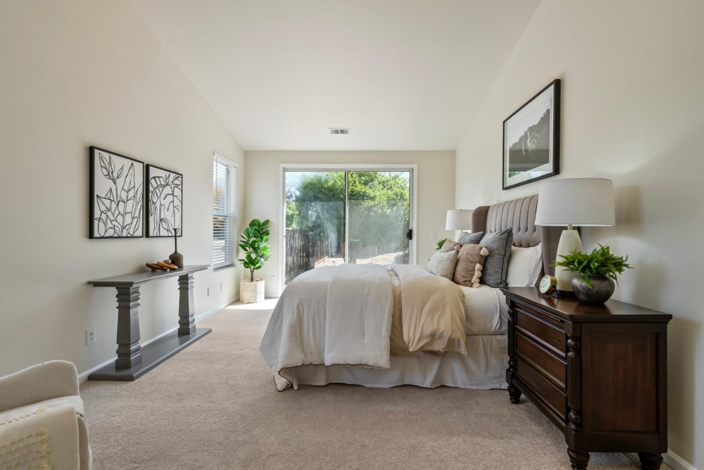 Detail Gallery Image 14 of 48 For 901 Stone Bridge Trail, Hollister,  CA 95023 - 3 Beds | 2/1 Baths