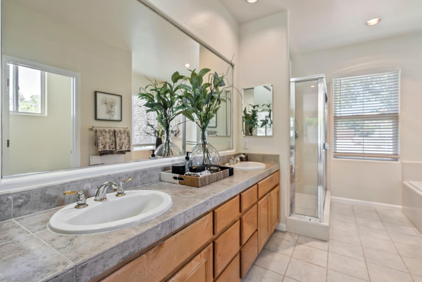 Detail Gallery Image 18 of 48 For 901 Stone Bridge Trail, Hollister,  CA 95023 - 3 Beds | 2/1 Baths