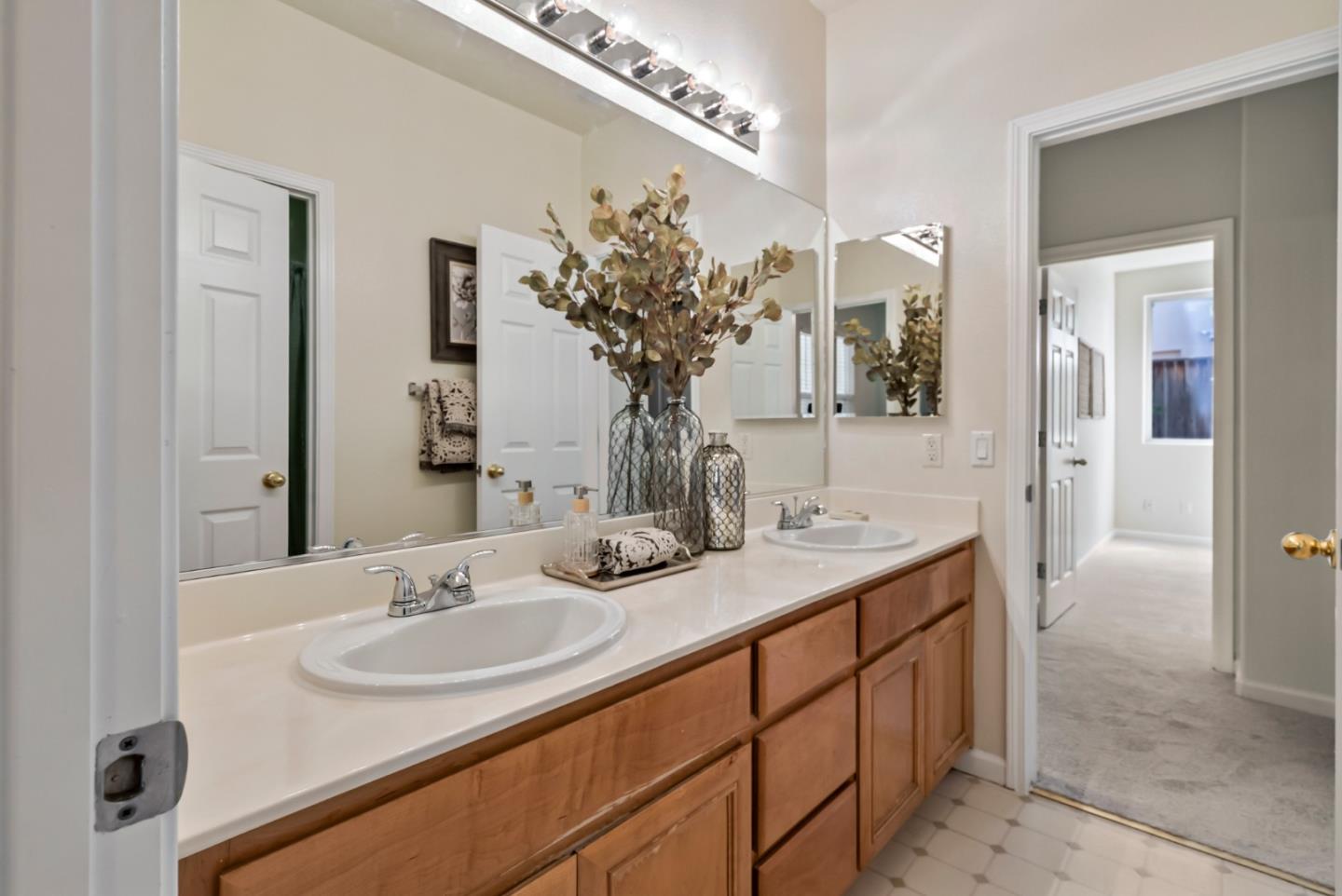 Detail Gallery Image 24 of 48 For 901 Stone Bridge Trail, Hollister,  CA 95023 - 3 Beds | 2/1 Baths