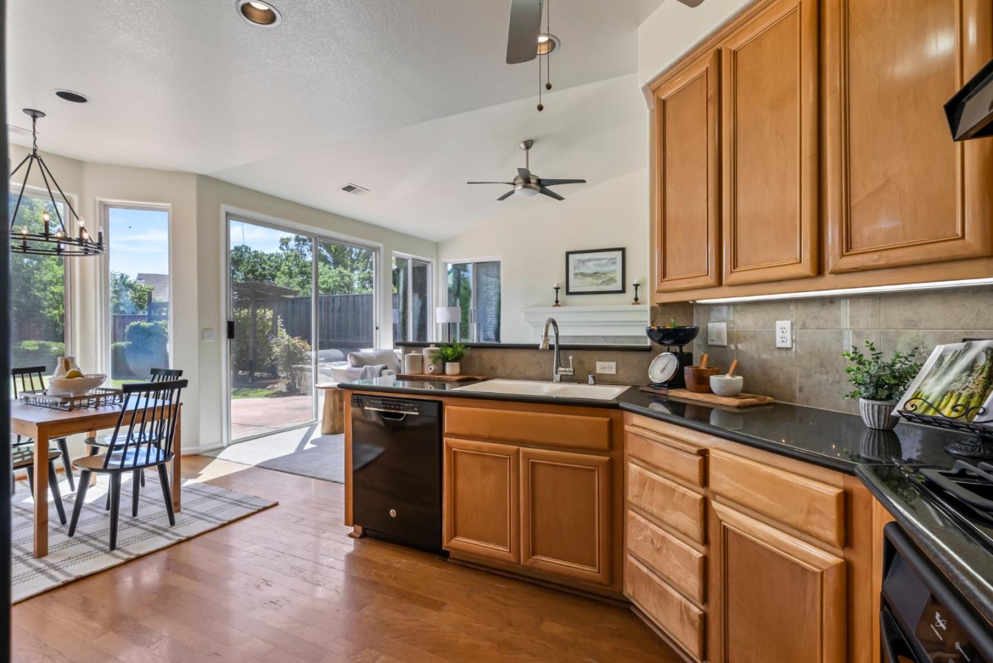 Detail Gallery Image 25 of 48 For 901 Stone Bridge Trail, Hollister,  CA 95023 - 3 Beds | 2/1 Baths
