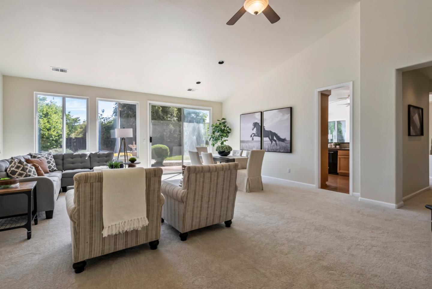 Detail Gallery Image 6 of 48 For 901 Stone Bridge Trail, Hollister,  CA 95023 - 3 Beds | 2/1 Baths