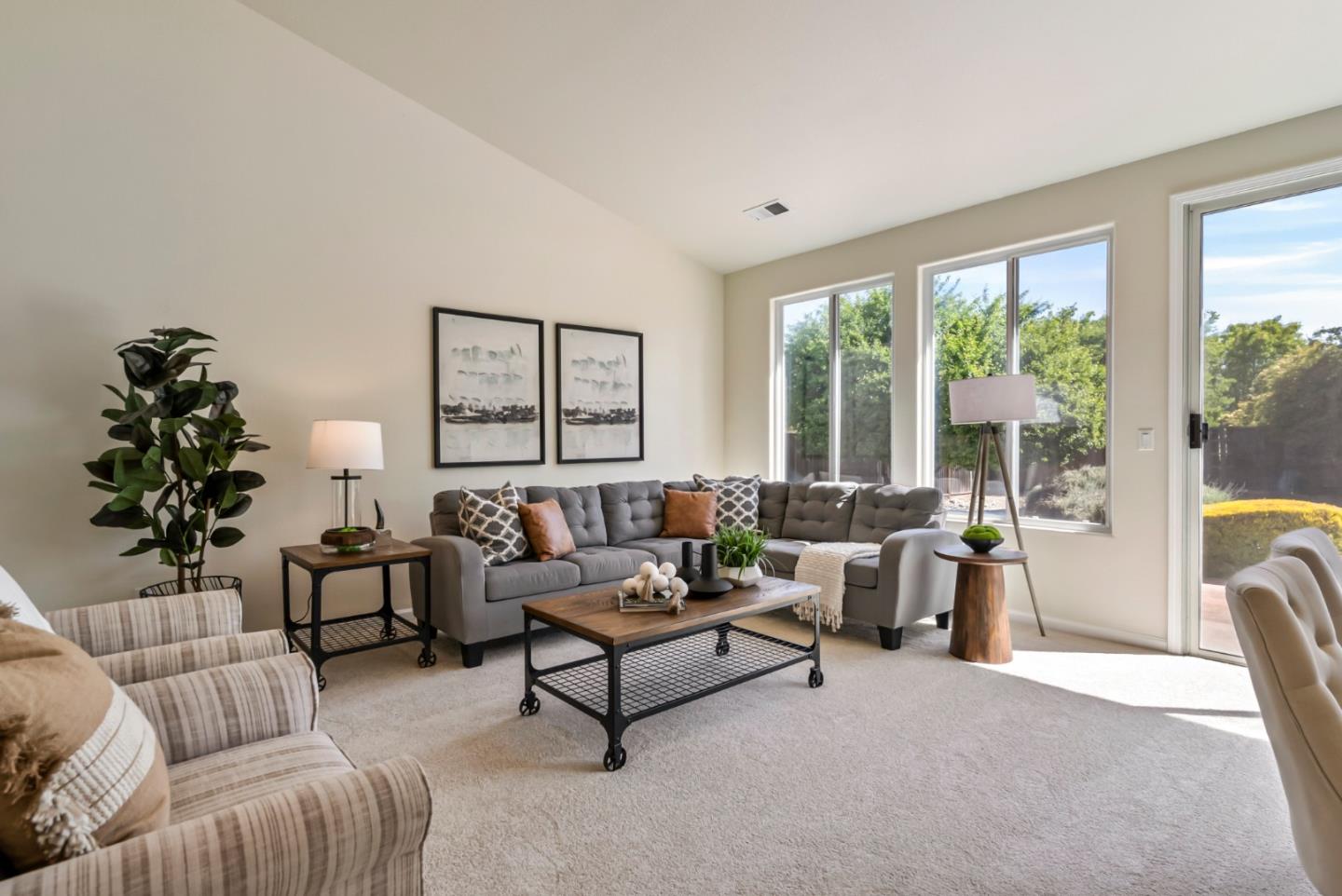 Detail Gallery Image 7 of 48 For 901 Stone Bridge Trail, Hollister,  CA 95023 - 3 Beds | 2/1 Baths