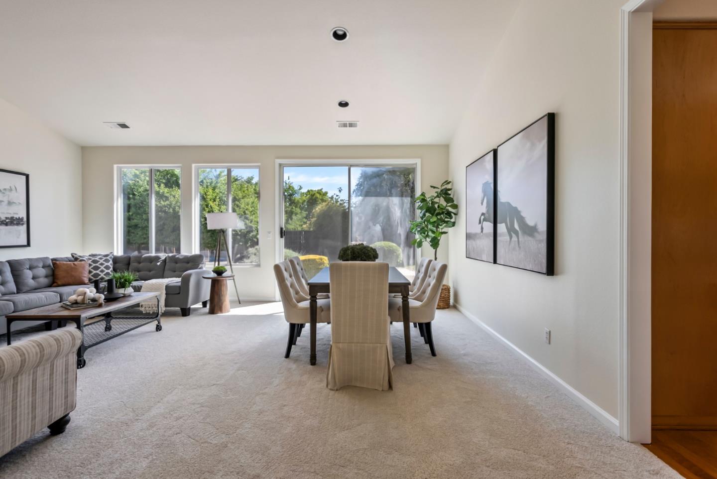 Detail Gallery Image 8 of 48 For 901 Stone Bridge Trail, Hollister,  CA 95023 - 3 Beds | 2/1 Baths