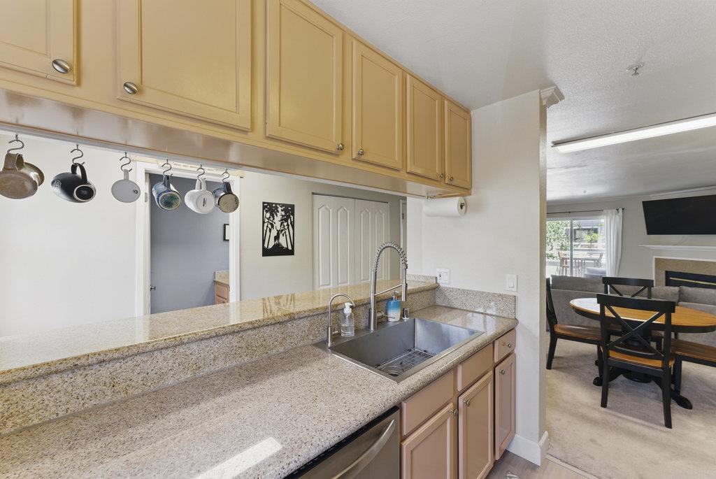 Detail Gallery Image 12 of 24 For 41 Grandview St #405,  Santa Cruz,  CA 95060 - 2 Beds | 2/1 Baths
